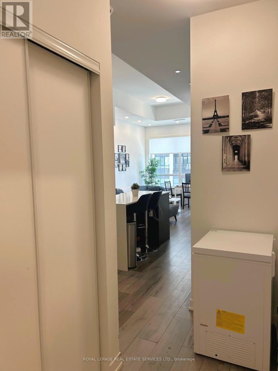 223 - 405 Dundas Street W, Oakville, Ontario  L6M 5P9 - Photo 3 - W12457490