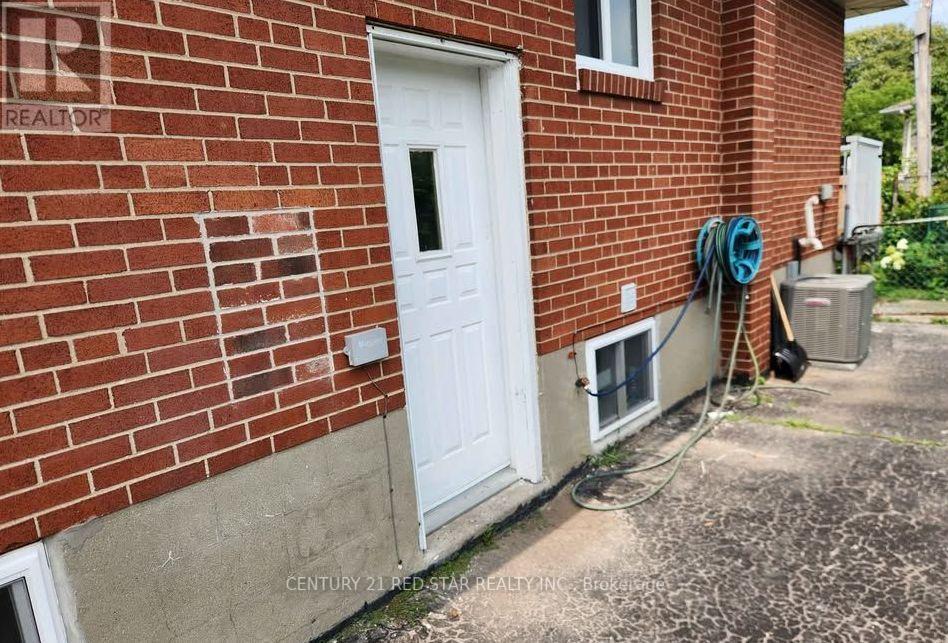 56 Arkley Crescent, Toronto, Ontario  M9R 3S3 - Photo 2 - W12457510