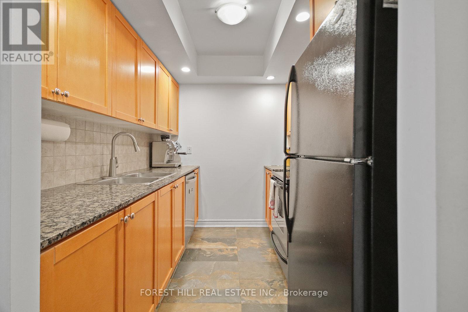 1029 - 5233 Dundas Street W, Toronto, Ontario  M9B 6M1 - Photo 2 - W12457517