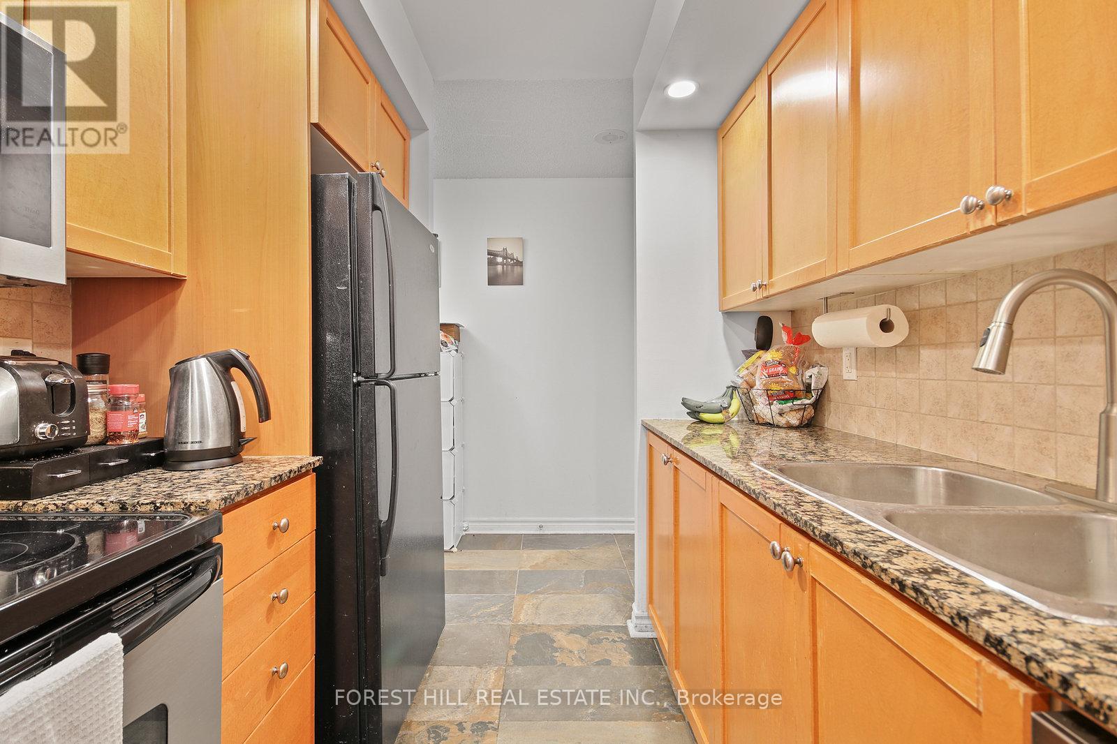 1029 - 5233 Dundas Street W, Toronto, Ontario  M9B 6M1 - Photo 3 - W12457517