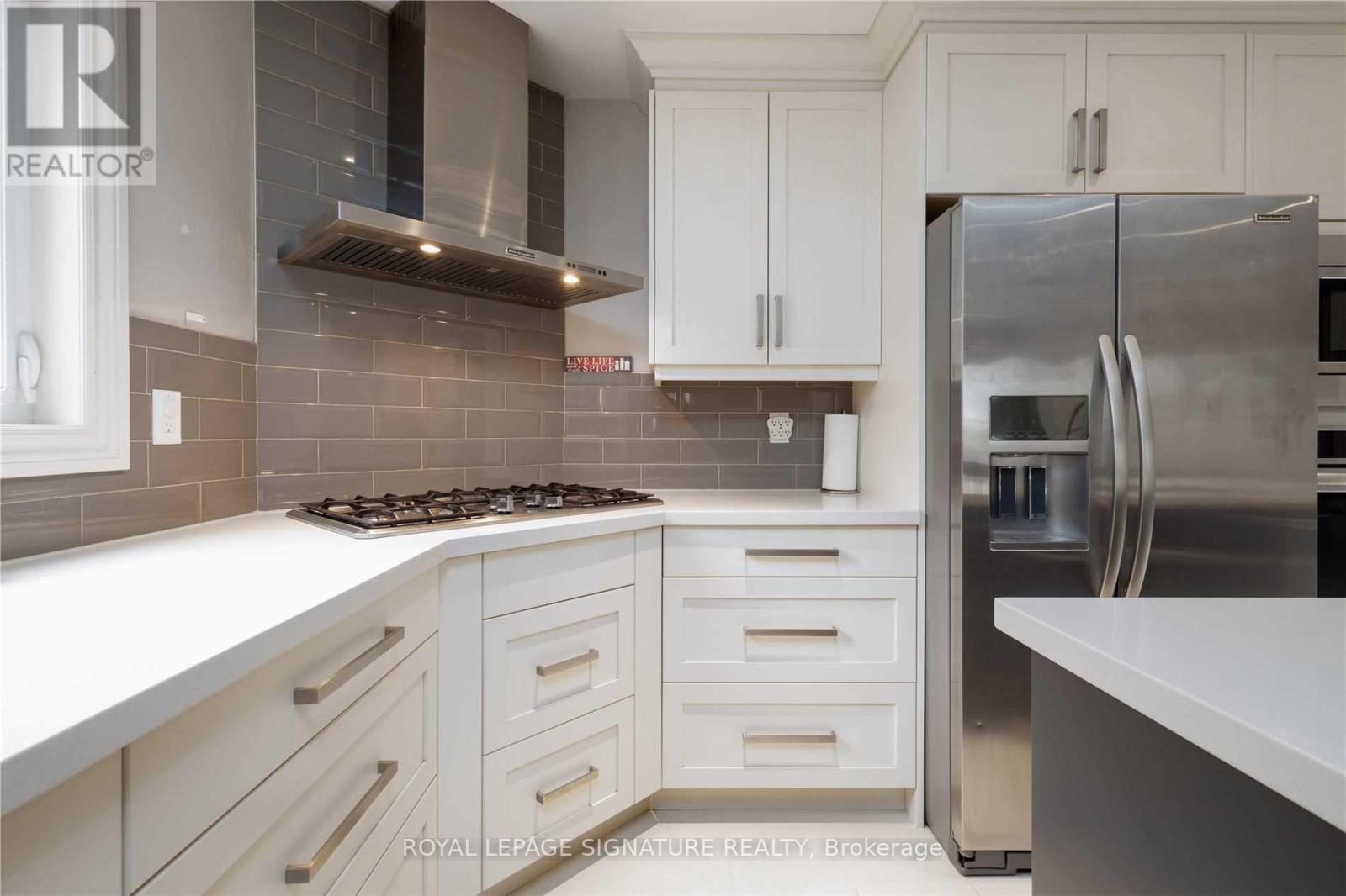 74 Bonham Boulevard, Mississauga, Ontario  L5M 2N8 - Photo 3 - W12457560