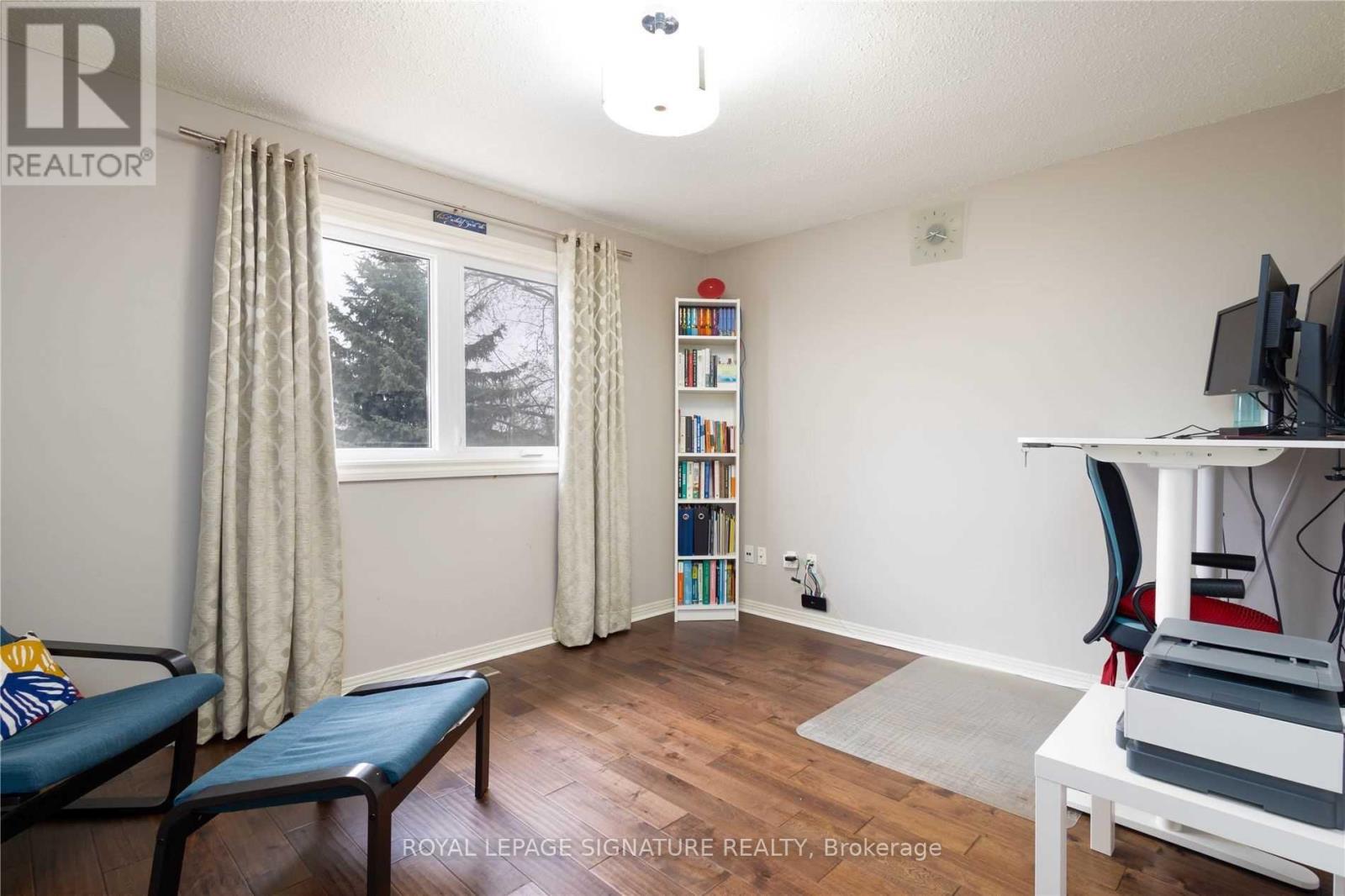74 Bonham Boulevard, Mississauga, Ontario  L5M 2N8 - Photo 4 - W12457560