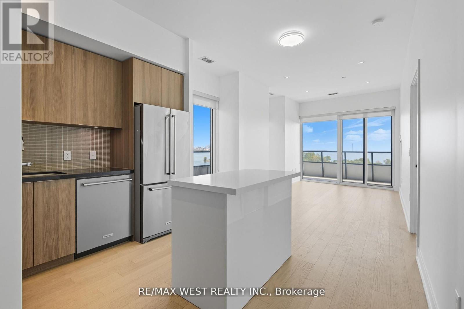 702 - 20 Shore Breeze Drive, Toronto, Ontario  M8V 0C7 - Photo 5 - W12457562