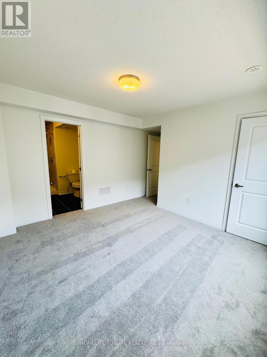 43 Moosehead Drive, Brampton, Ontario  L7A 5L9 - Photo 19 - W12457563