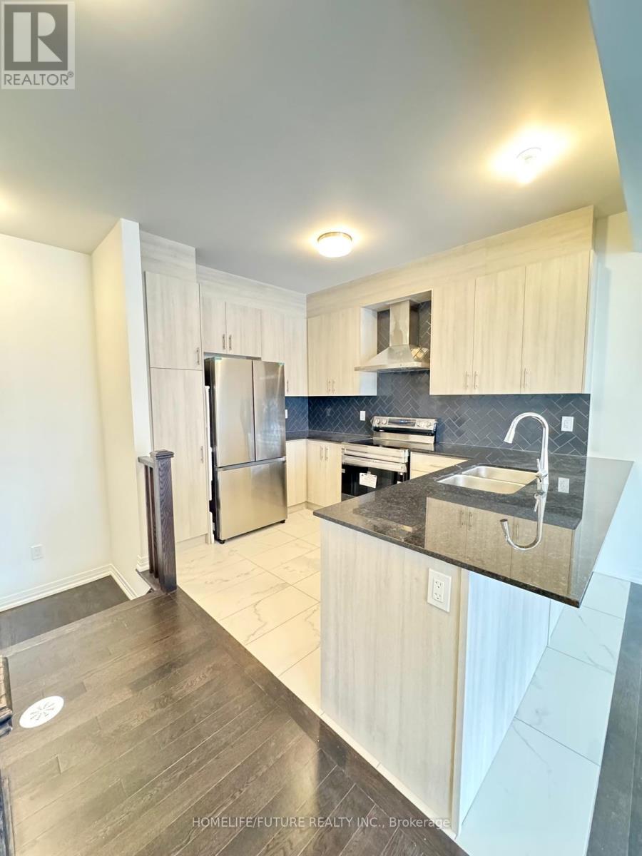 43 Moosehead Drive, Brampton, Ontario  L7A 5L9 - Photo 5 - W12457563
