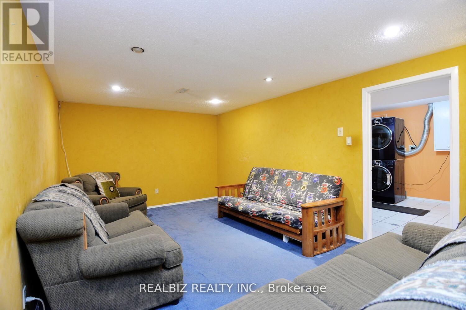 15 Milkwood Avenue, Toronto, Ontario  M9V 1M2 - Photo 10 - W12457564