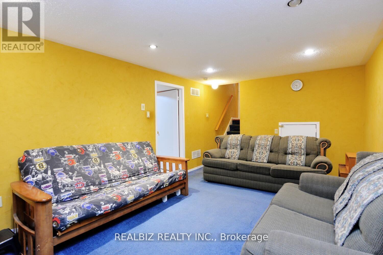 15 Milkwood Avenue, Toronto, Ontario  M9V 1M2 - Photo 11 - W12457564