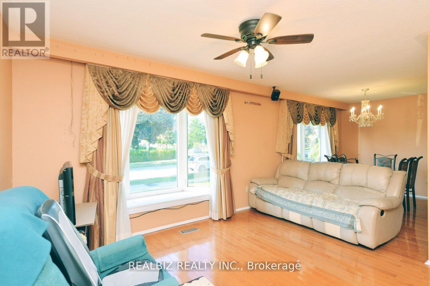 15 Milkwood Avenue, Toronto, Ontario  M9V 1M2 - Photo 13 - W12457564