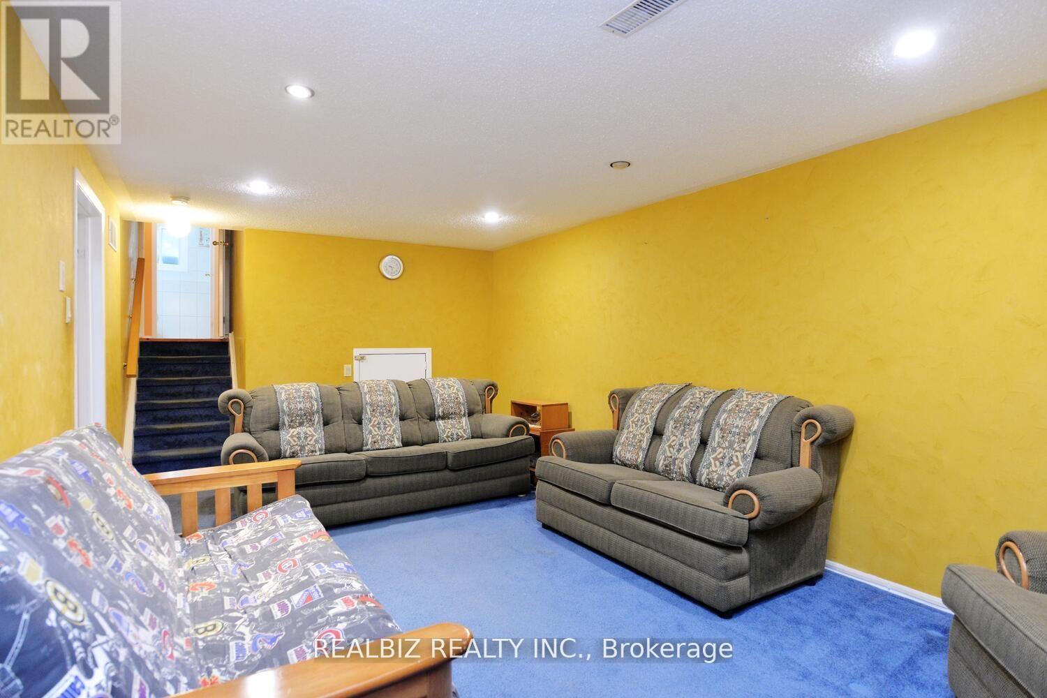 15 Milkwood Avenue, Toronto, Ontario  M9V 1M2 - Photo 14 - W12457564