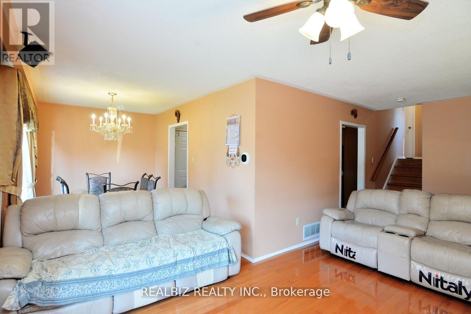 15 Milkwood Avenue, Toronto, Ontario  M9V 1M2 - Photo 15 - W12457564