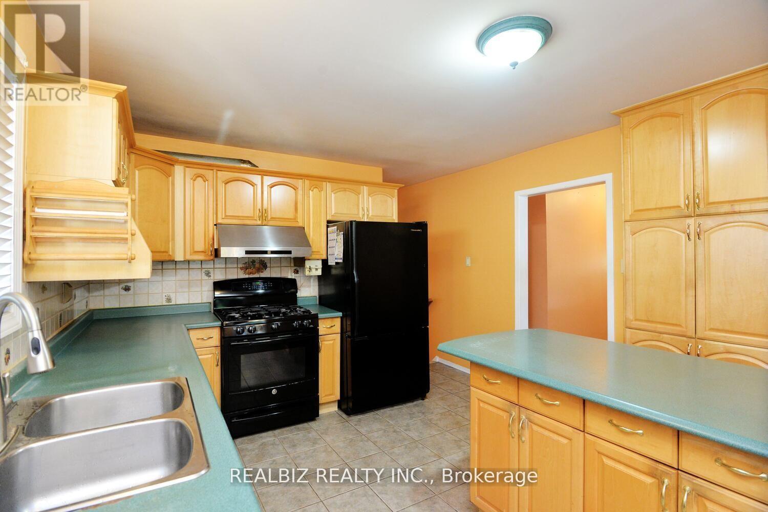 15 Milkwood Avenue, Toronto, Ontario  M9V 1M2 - Photo 16 - W12457564