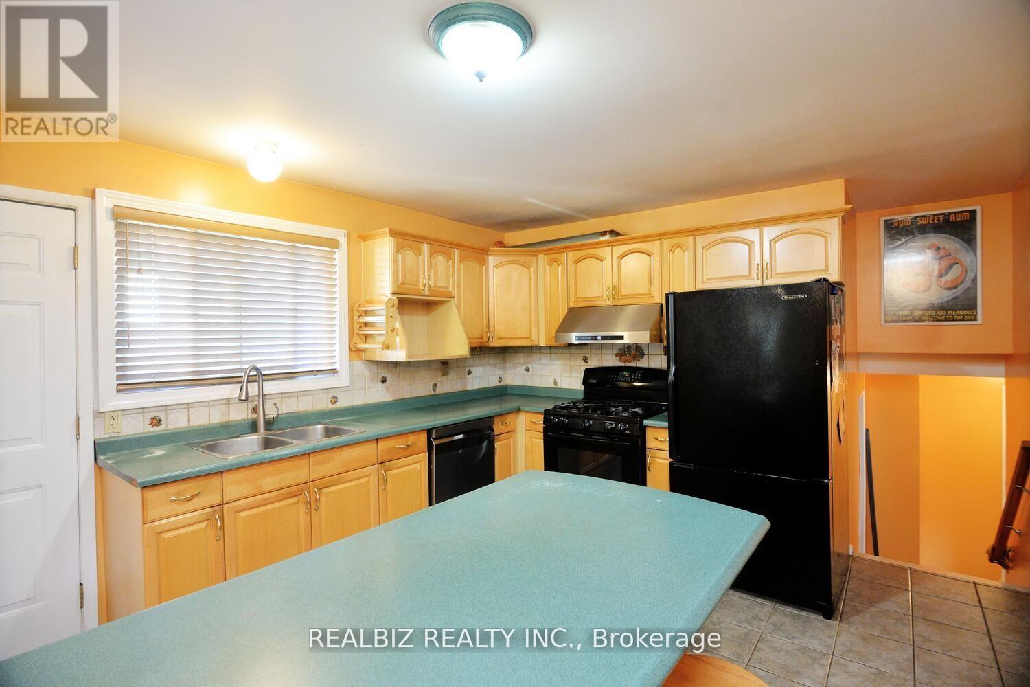 15 Milkwood Avenue, Toronto, Ontario  M9V 1M2 - Photo 17 - W12457564