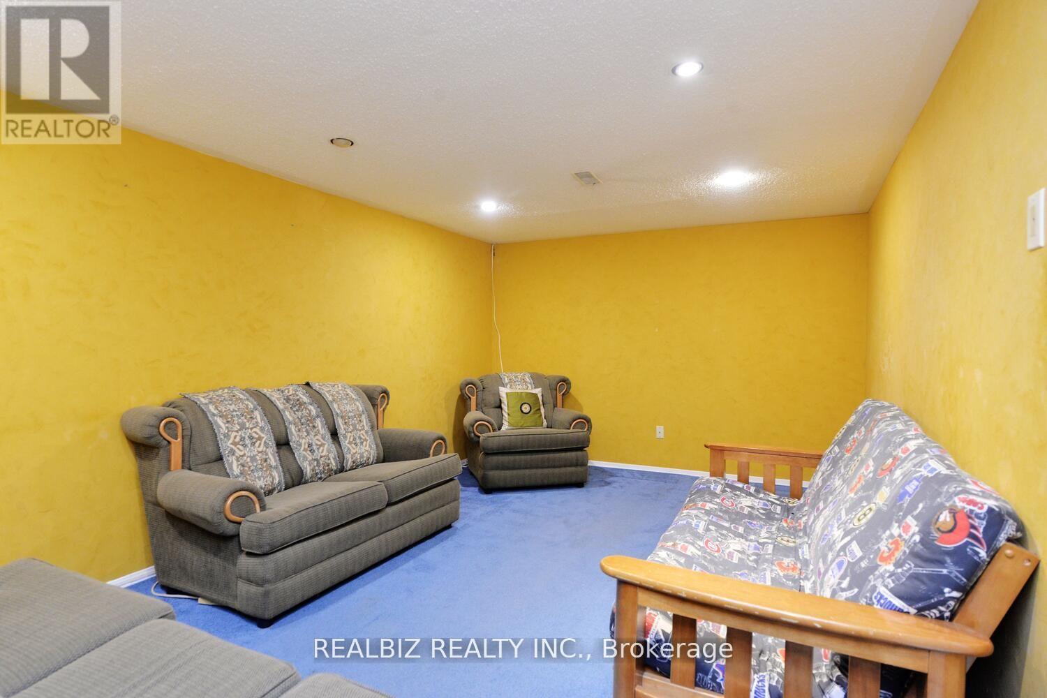 15 Milkwood Avenue, Toronto, Ontario  M9V 1M2 - Photo 20 - W12457564
