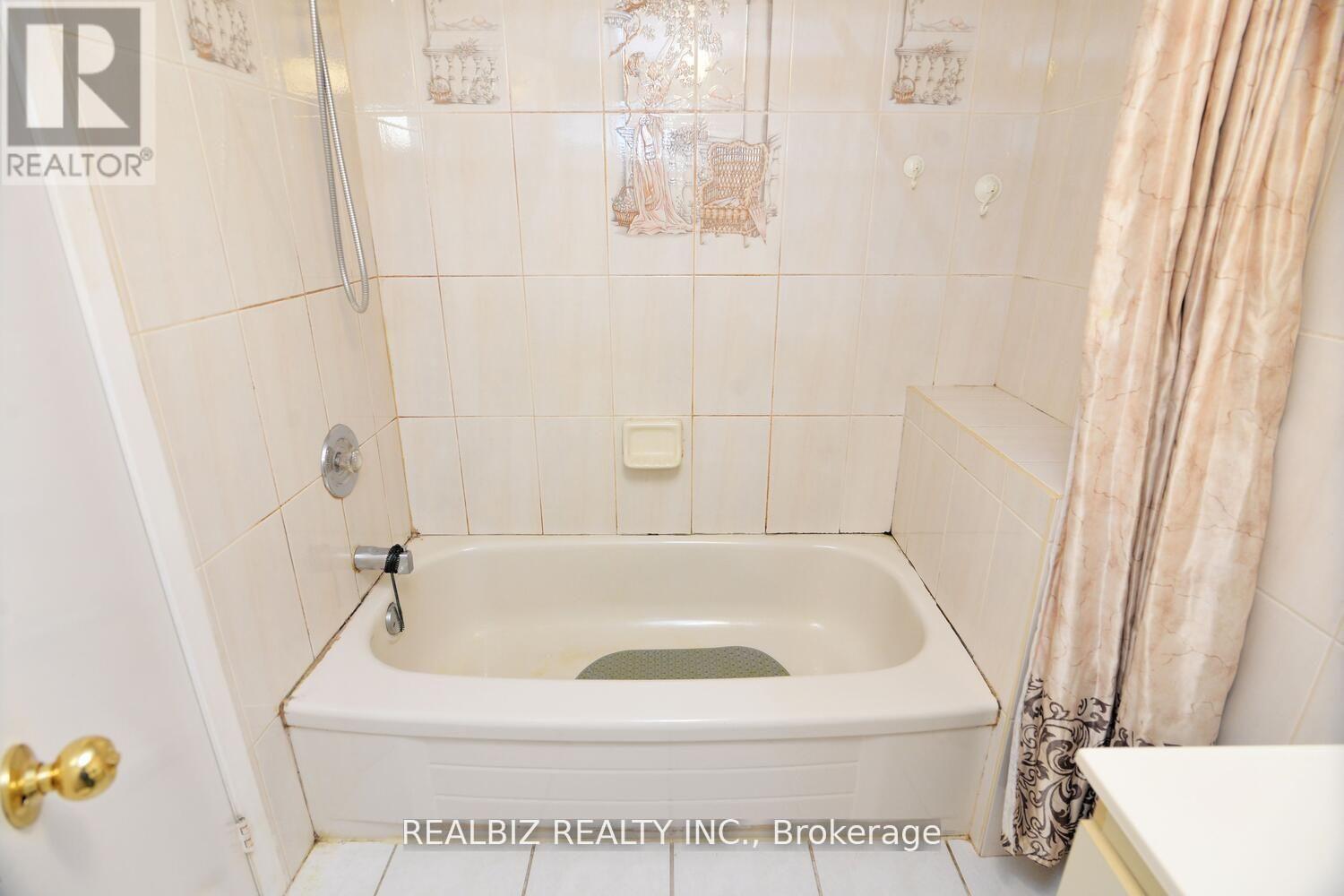15 Milkwood Avenue, Toronto, Ontario  M9V 1M2 - Photo 35 - W12457564