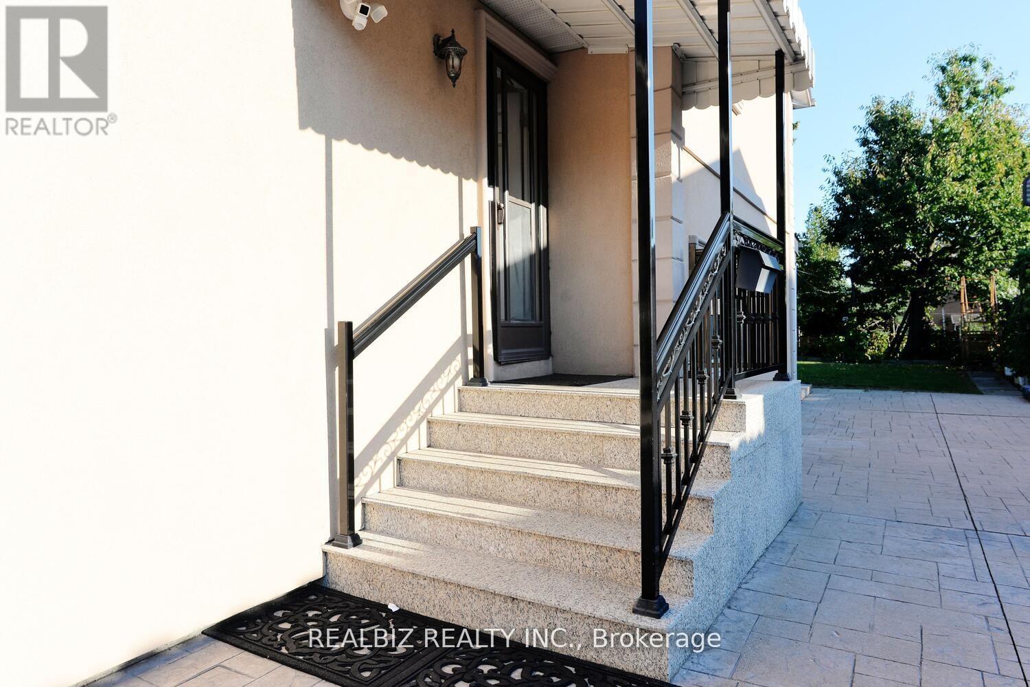 15 Milkwood Avenue, Toronto, Ontario  M9V 1M2 - Photo 5 - W12457564