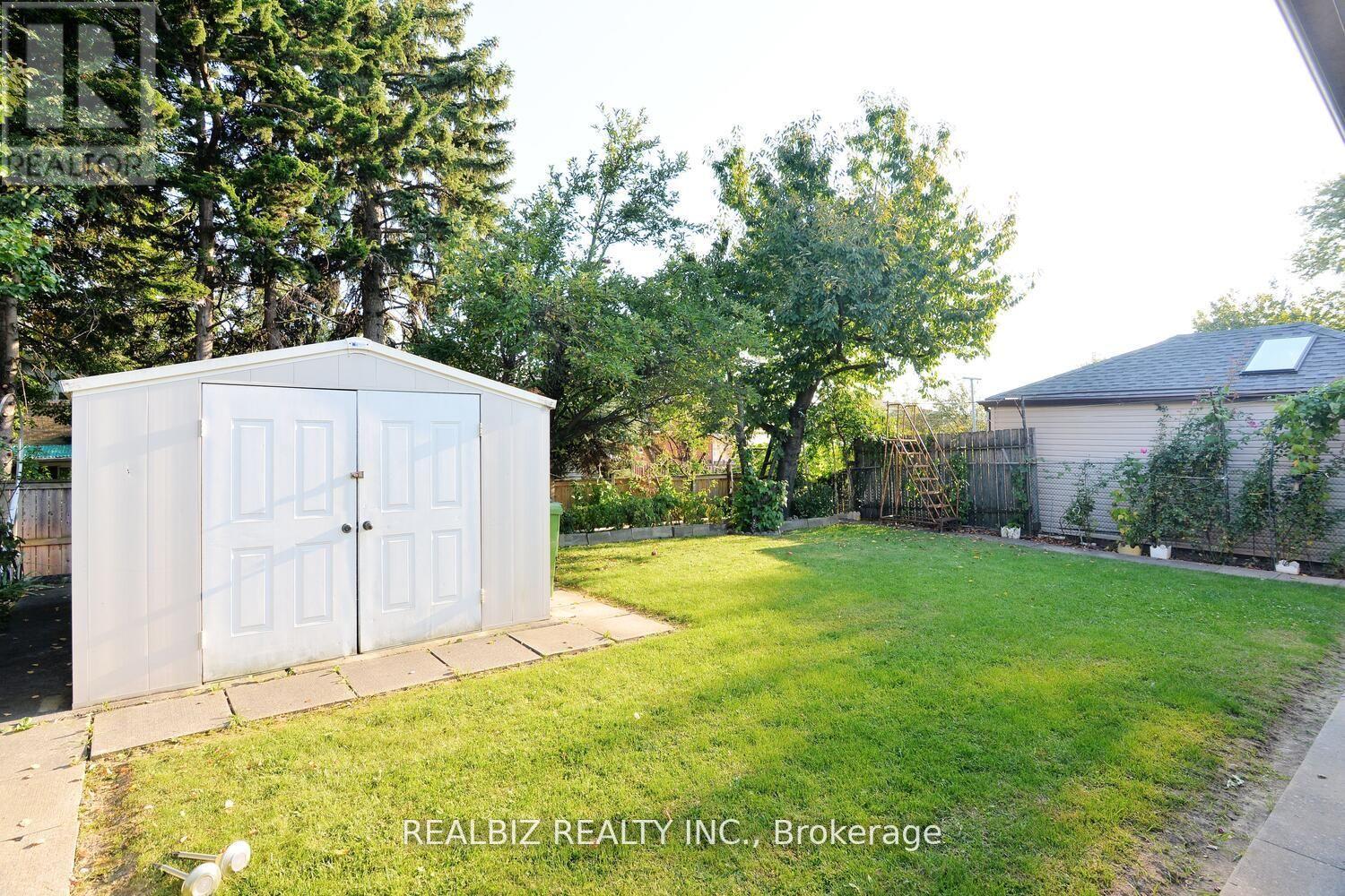 15 Milkwood Avenue, Toronto, Ontario  M9V 1M2 - Photo 6 - W12457564
