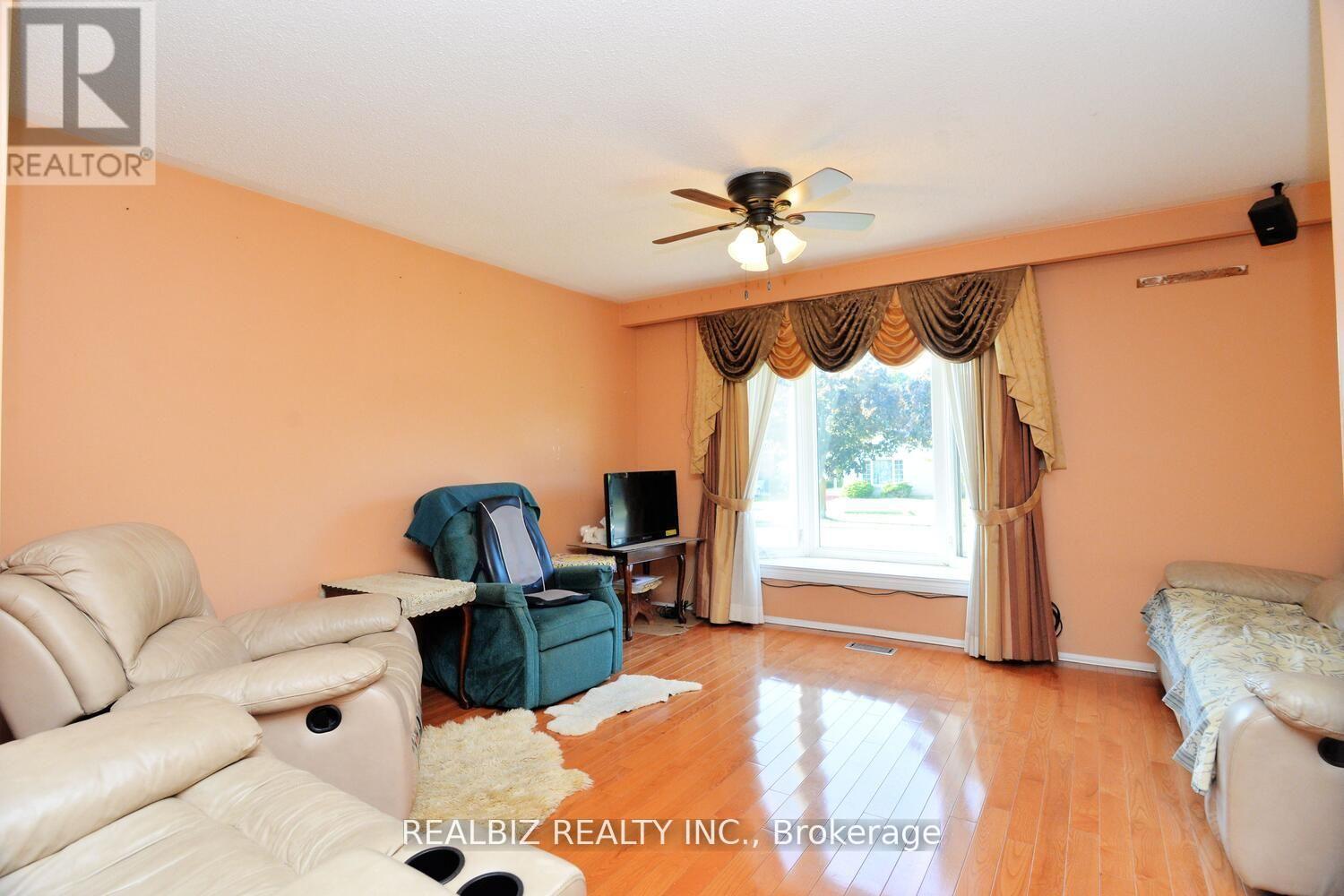 15 Milkwood Avenue, Toronto, Ontario  M9V 1M2 - Photo 8 - W12457564