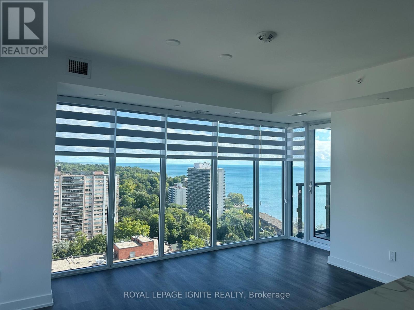 1702 - 370 Martha Street, Burlington, Ontario  L7R 0G9 - Photo 8 - W12457343