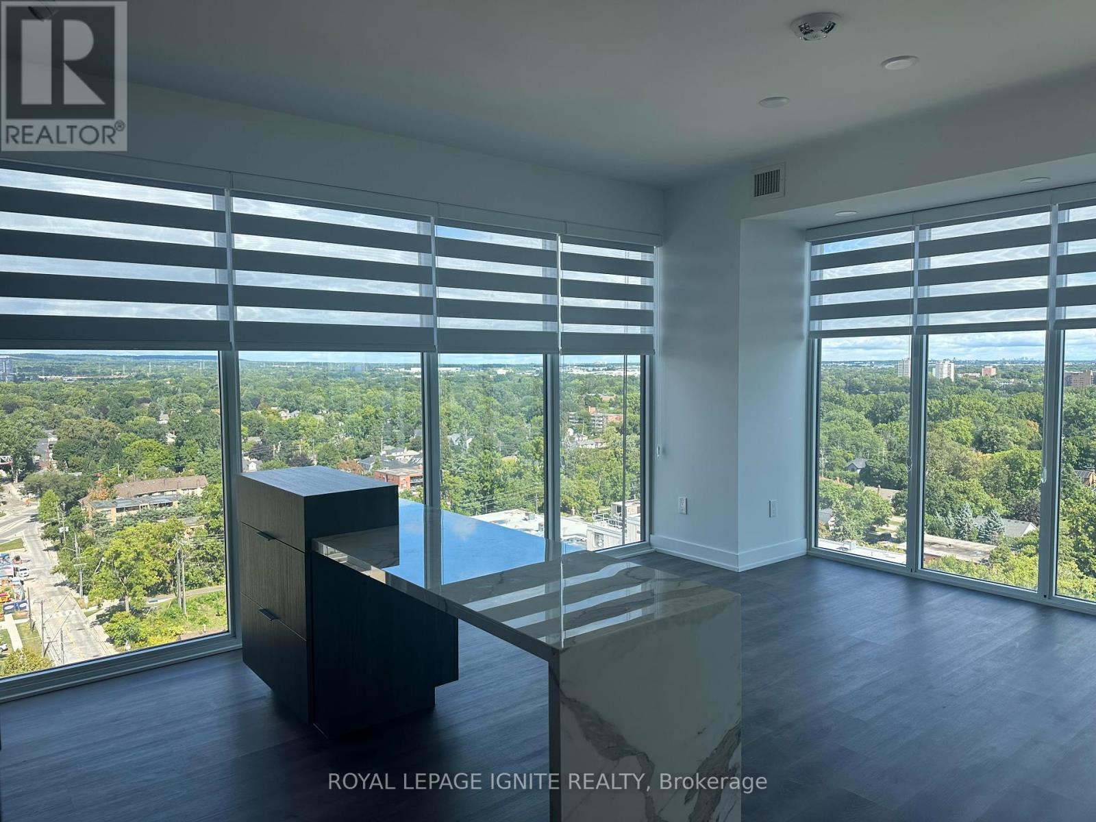 1702 - 370 Martha Street, Burlington, Ontario  L7R 0G9 - Photo 6 - W12457343