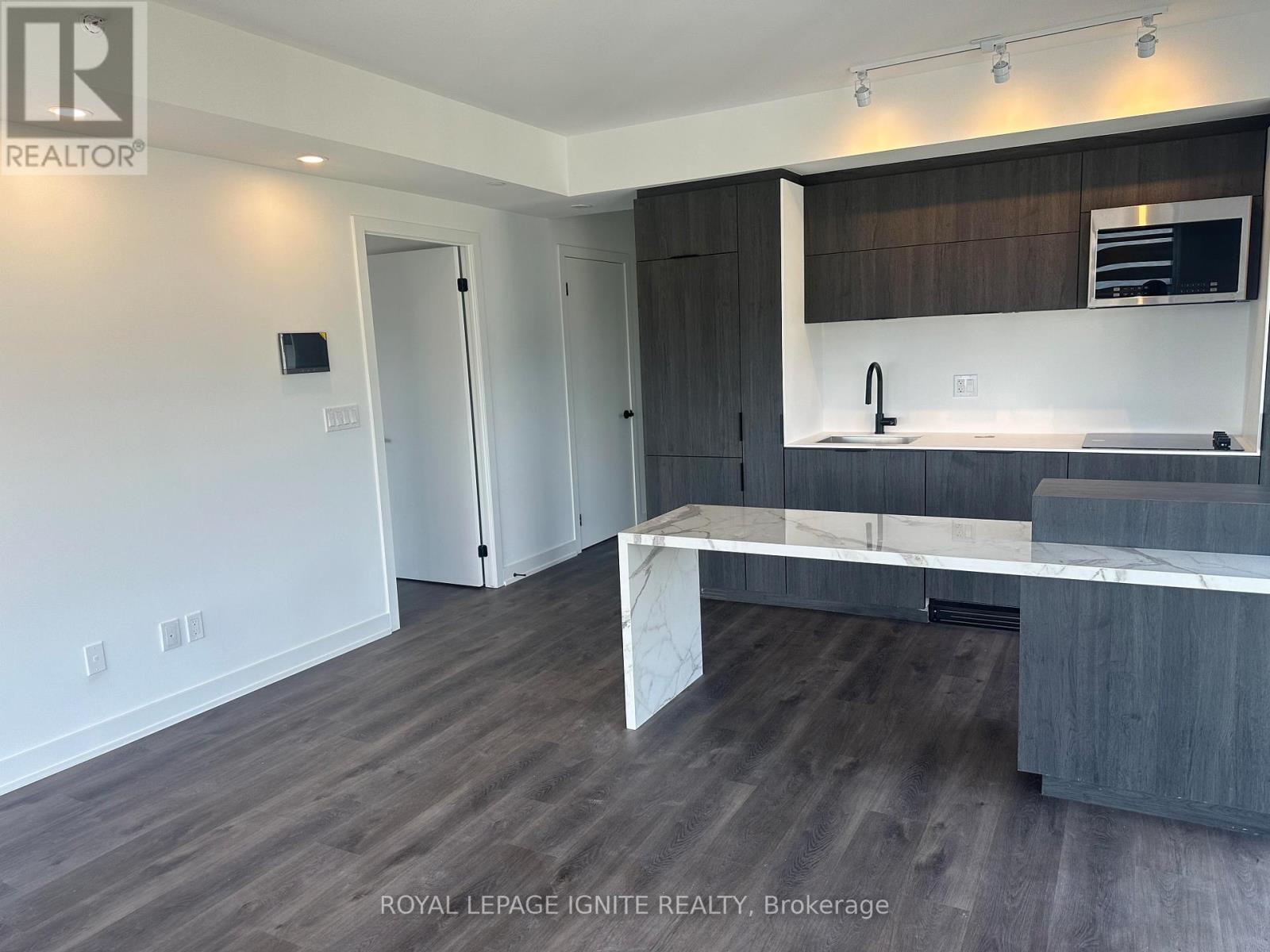 1702 - 370 Martha Street, Burlington, Ontario  L7R 0G9 - Photo 12 - W12457343