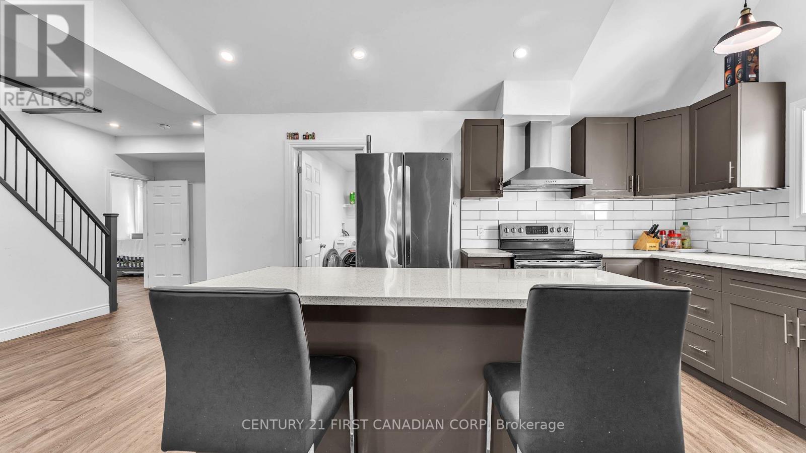 2583 Kelly Road, Oil Springs, Ontario  N0N 1P0 - Photo 10 - X12457599