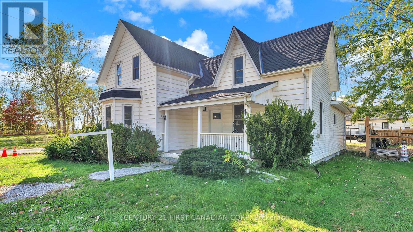 2583 Kelly Road, Oil Springs, Ontario  N0N 1P0 - Photo 2 - X12457599