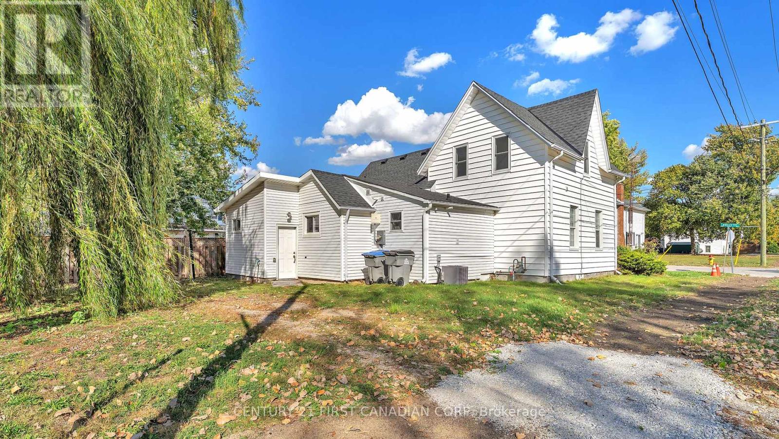 2583 Kelly Road, Oil Springs, Ontario  N0N 1P0 - Photo 27 - X12457599