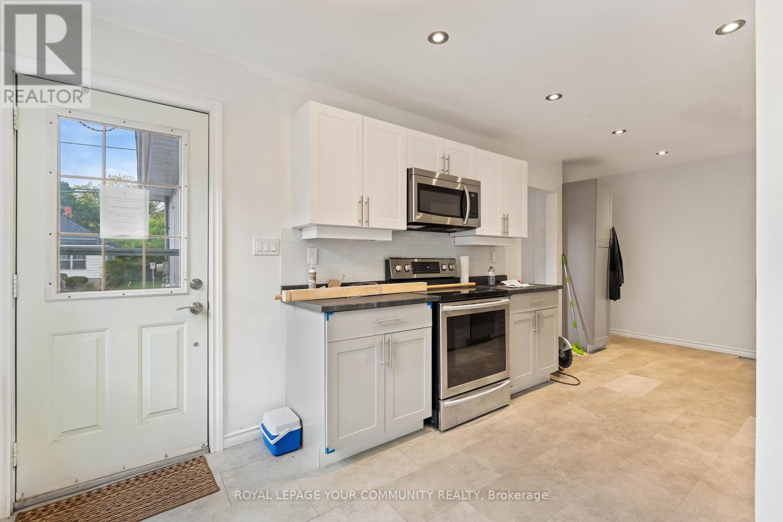 181 Burnham Street, Belleville, Ontario  K8N 3S1 - Photo 12 - X12457482