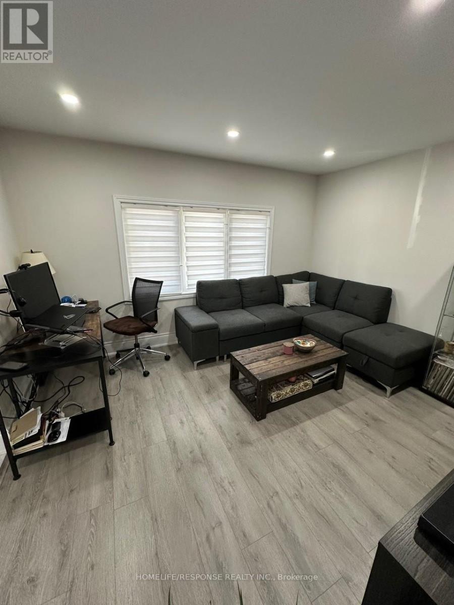 88 Shelby Avenue, Hamilton, Ontario  L8H 5L5 - Photo 4 - X12457487