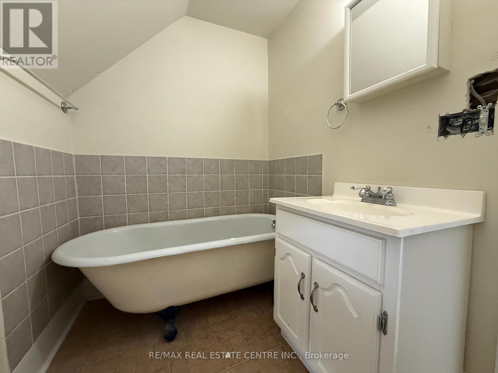 402 Main Street, Shelburne, Ontario  L9V 2Y9 - Photo 13 - X12457552