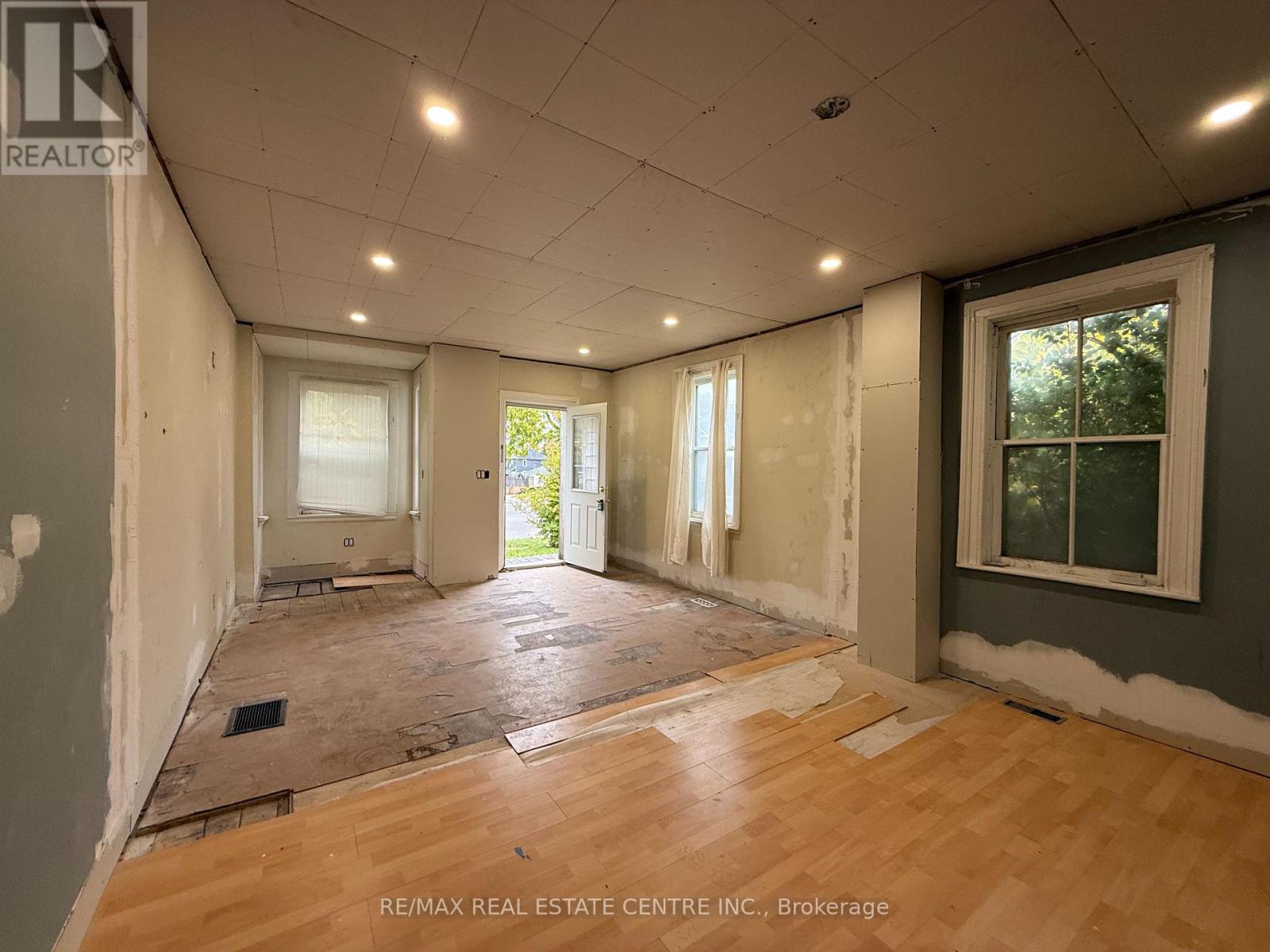 402 Main Street, Shelburne, Ontario  L9V 2Y9 - Photo 6 - X12457552