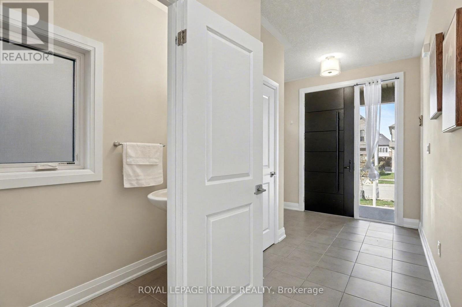 156 Ridgemount Street, Kitchener, Ontario  N2P 0K4 - Photo 4 - X12457568