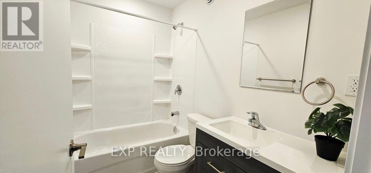 02 - 216 Mcarthur Avenue, Ottawa, Ontario  K1L 6P5 - Photo 12 - X12457638
