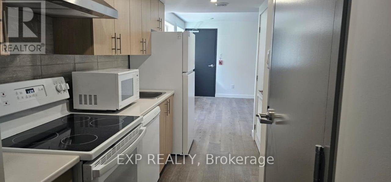 02 - 216 Mcarthur Avenue, Ottawa, Ontario  K1L 6P5 - Photo 2 - X12457638