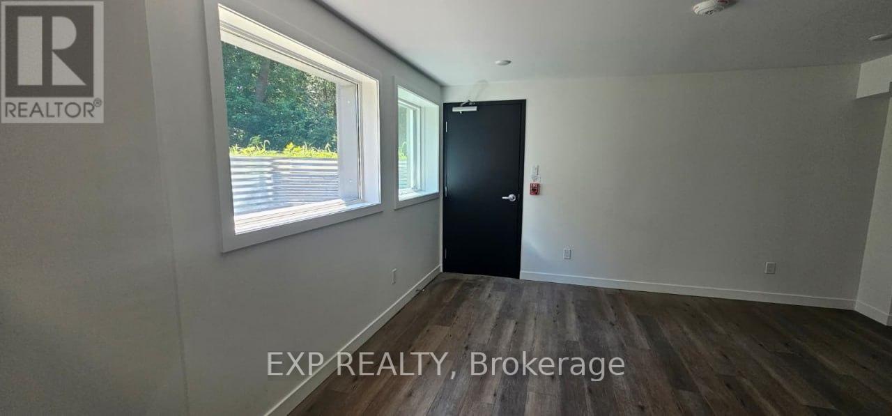 02 - 216 Mcarthur Avenue, Ottawa, Ontario  K1L 6P5 - Photo 4 - X12457638