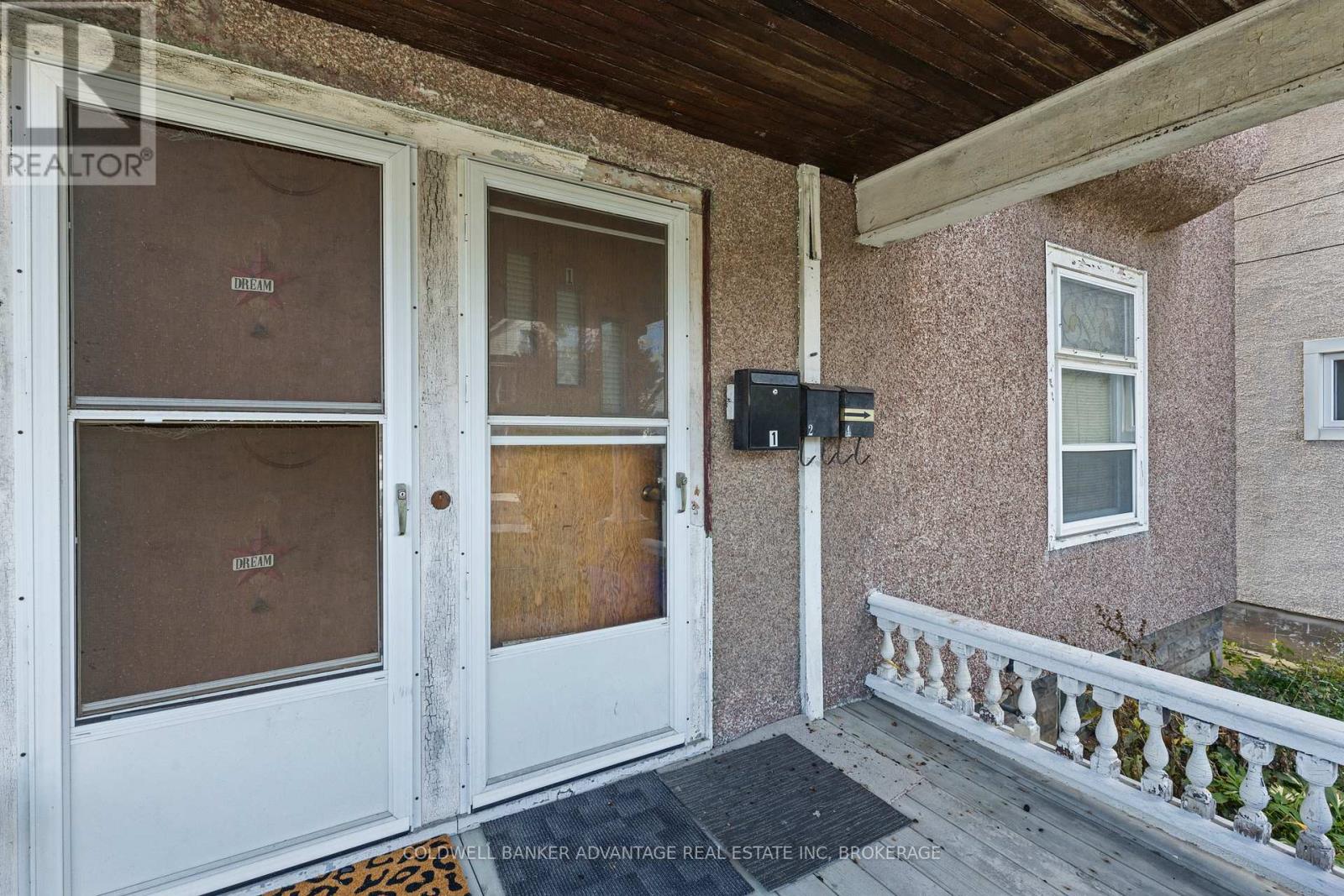 105 Maple Avenue, Welland, Ontario  L3C 5G2 - Photo 6 - X12457609