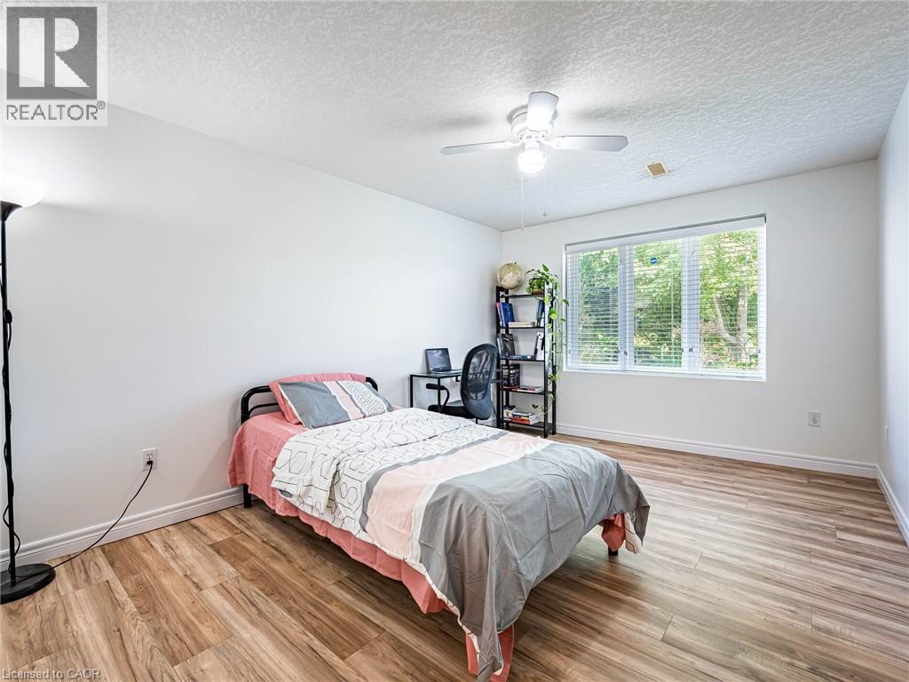 678 Salzburg Drive, Waterloo, Ontario  N2V 2N8 - Photo 26 - 40778382