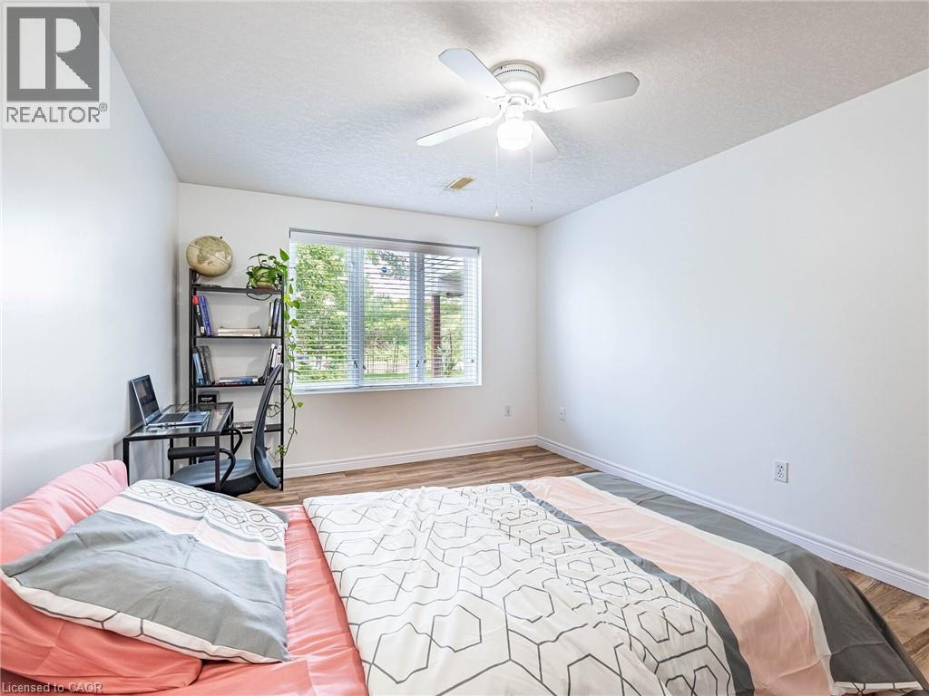 678 Salzburg Drive, Waterloo, Ontario  N2V 2N8 - Photo 27 - 40778382