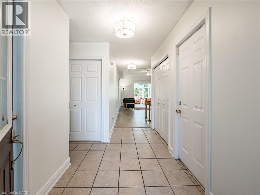 678 Salzburg Drive, Waterloo, Ontario  N2V 2N8 - Photo 4 - 40778382