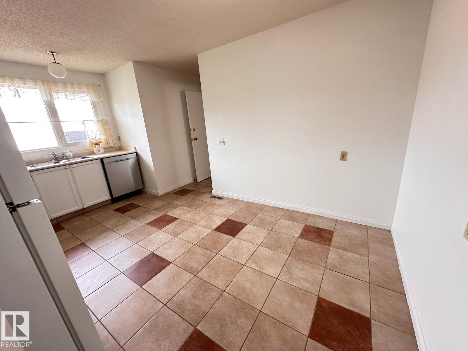 4120 135 Av Nw, Edmonton, Alberta  T5A 2N7 - Photo 4 - E4454089