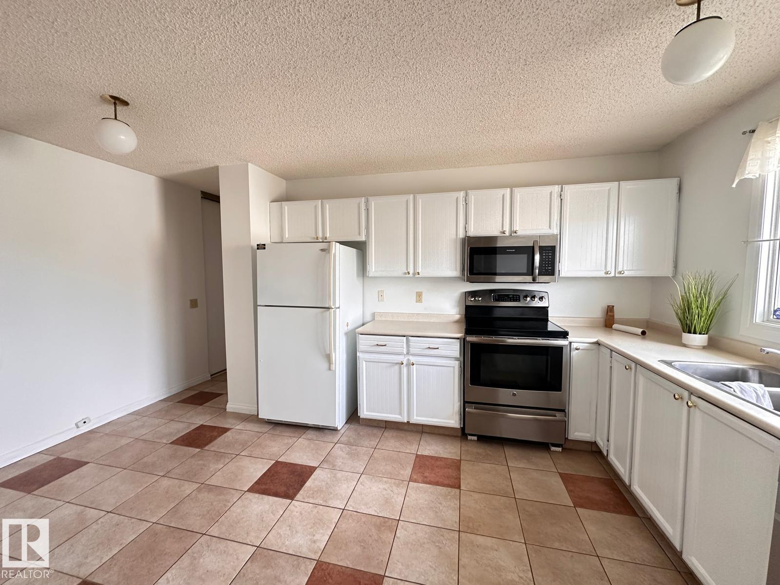 4120 135 Av Nw, Edmonton, Alberta  T5A 2N7 - Photo 3 - E4454089
