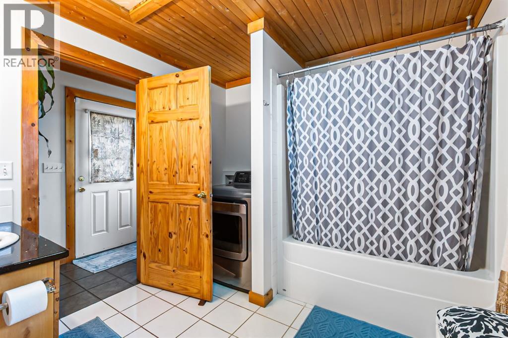 2018 24 Avenue, Didsbury, Alberta  T0M 0W0 - Photo 16 - A2262451