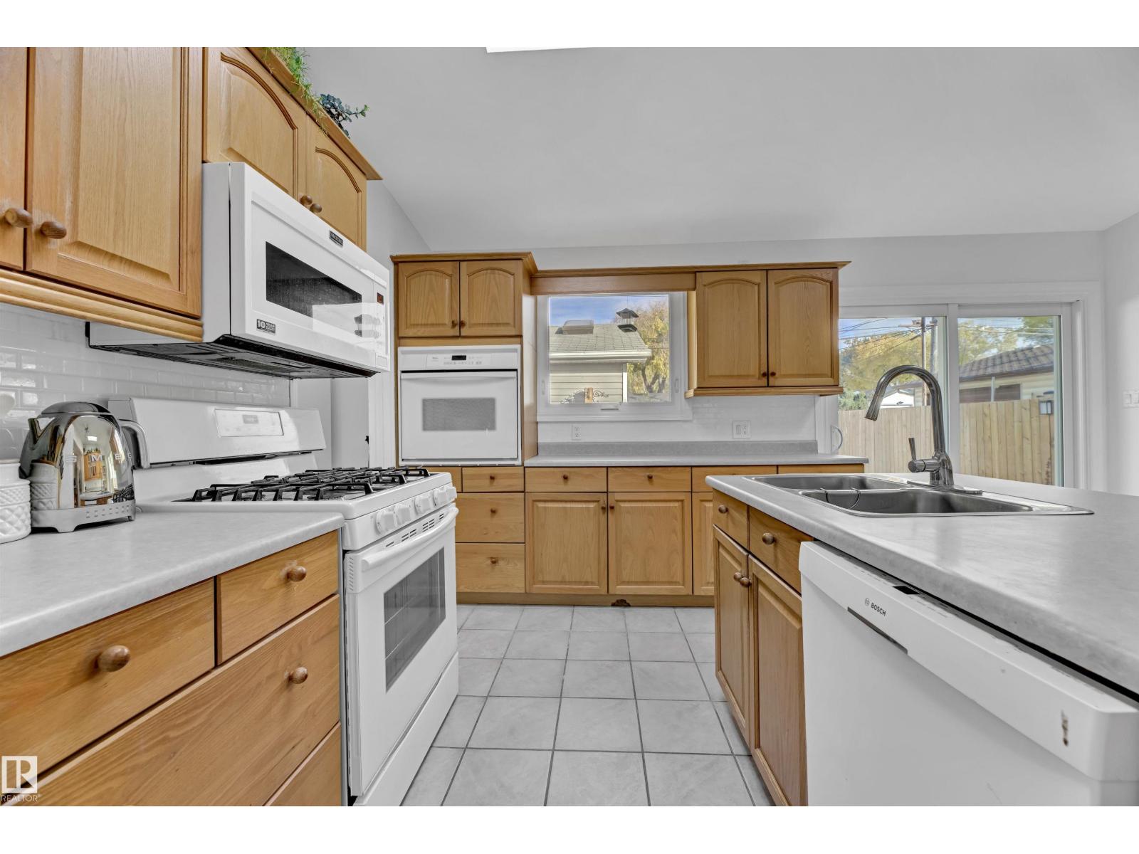 9115 79 St Nw, Edmonton, Alberta  T6C 2R3 - Photo 24 - E4461758