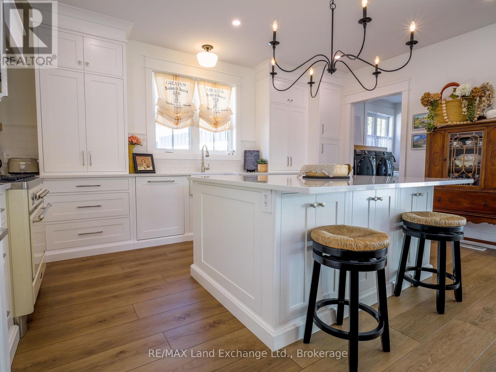15 Lakeforest Drive, Saugeen Shores, Ontario  N0H 2L0 - Photo 10 - X12457570