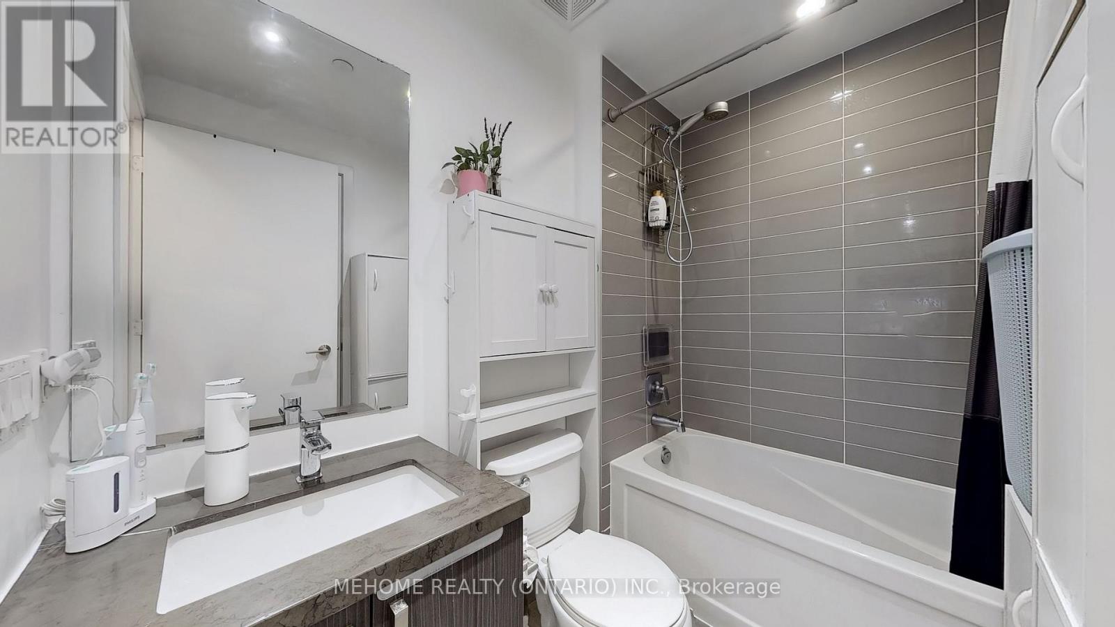 204 - 501 St. Clair Avenue W, Toronto, Ontario  M5P 0A2 - Photo 17 - C12457633