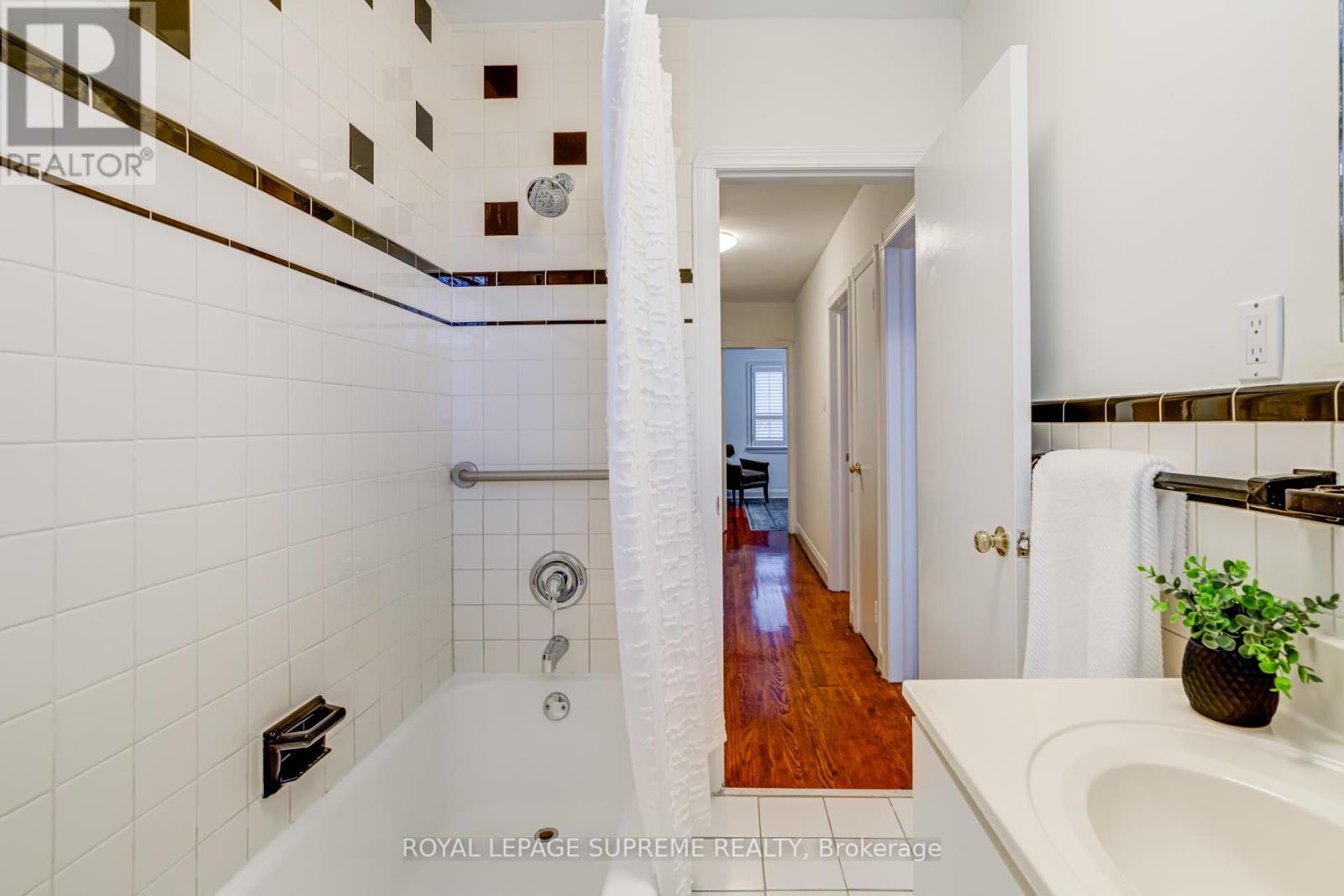 339 Hopewell Avenue, Toronto, Ontario  M6E 2S1 - Photo 22 - W12453831