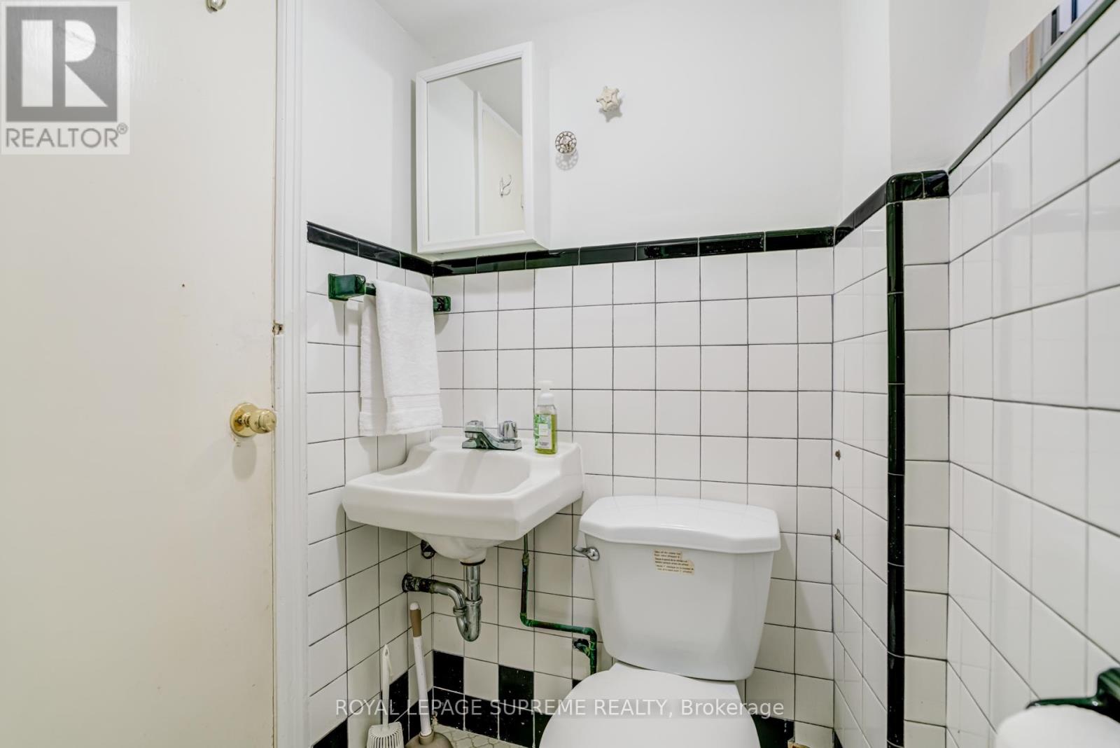 339 Hopewell Avenue, Toronto, Ontario  M6E 2S1 - Photo 30 - W12453831