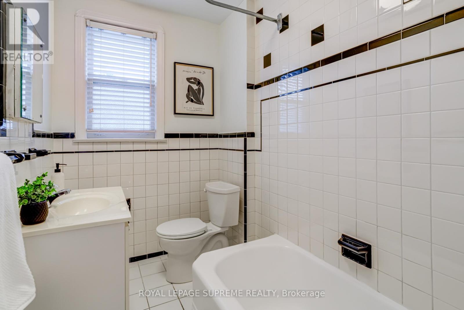 339 Hopewell Avenue, Toronto, Ontario  M6E 2S1 - Photo 23 - W12453831