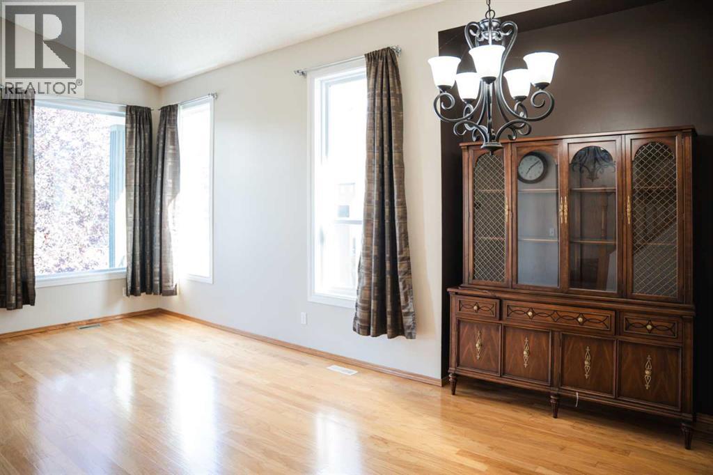 445 Rocky Ridge Bay Nw, Calgary, Alberta  T3G 4H8 - Photo 6 - A2248257
