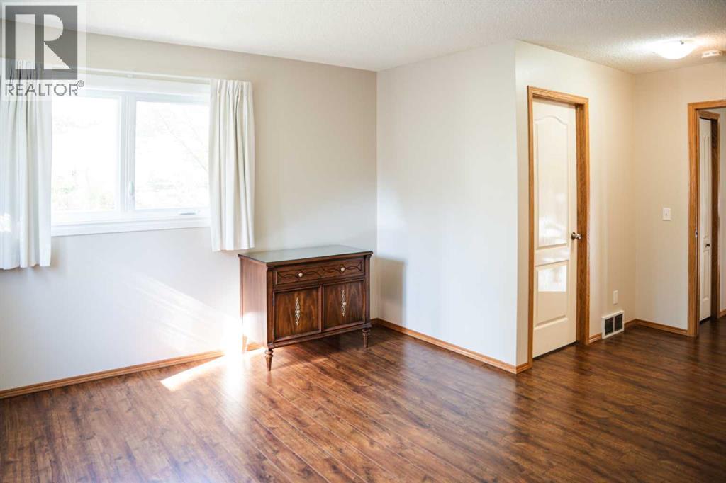 445 Rocky Ridge Bay Nw, Calgary, Alberta  T3G 4H8 - Photo 24 - A2248257
